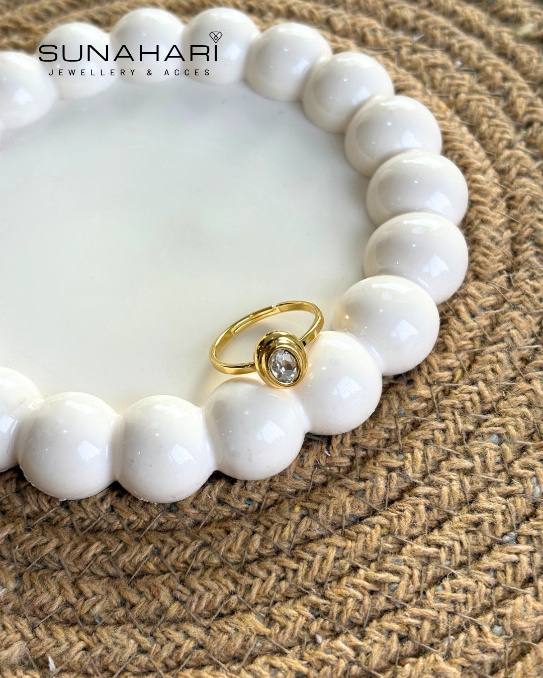Modest Ring