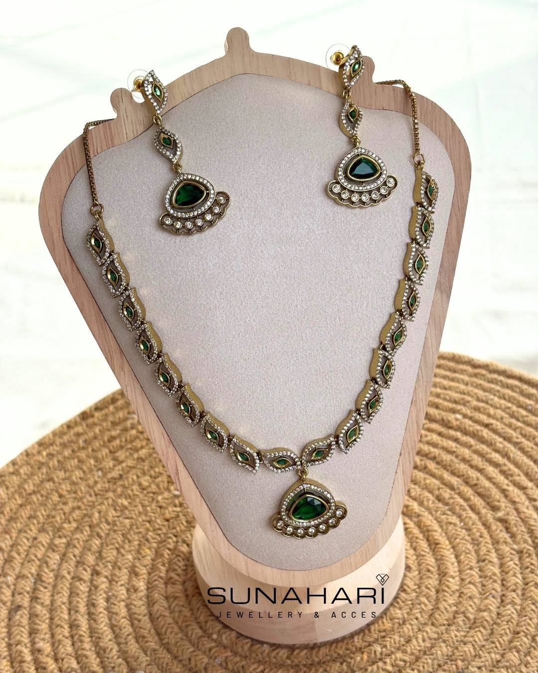 Emerald Royale Set