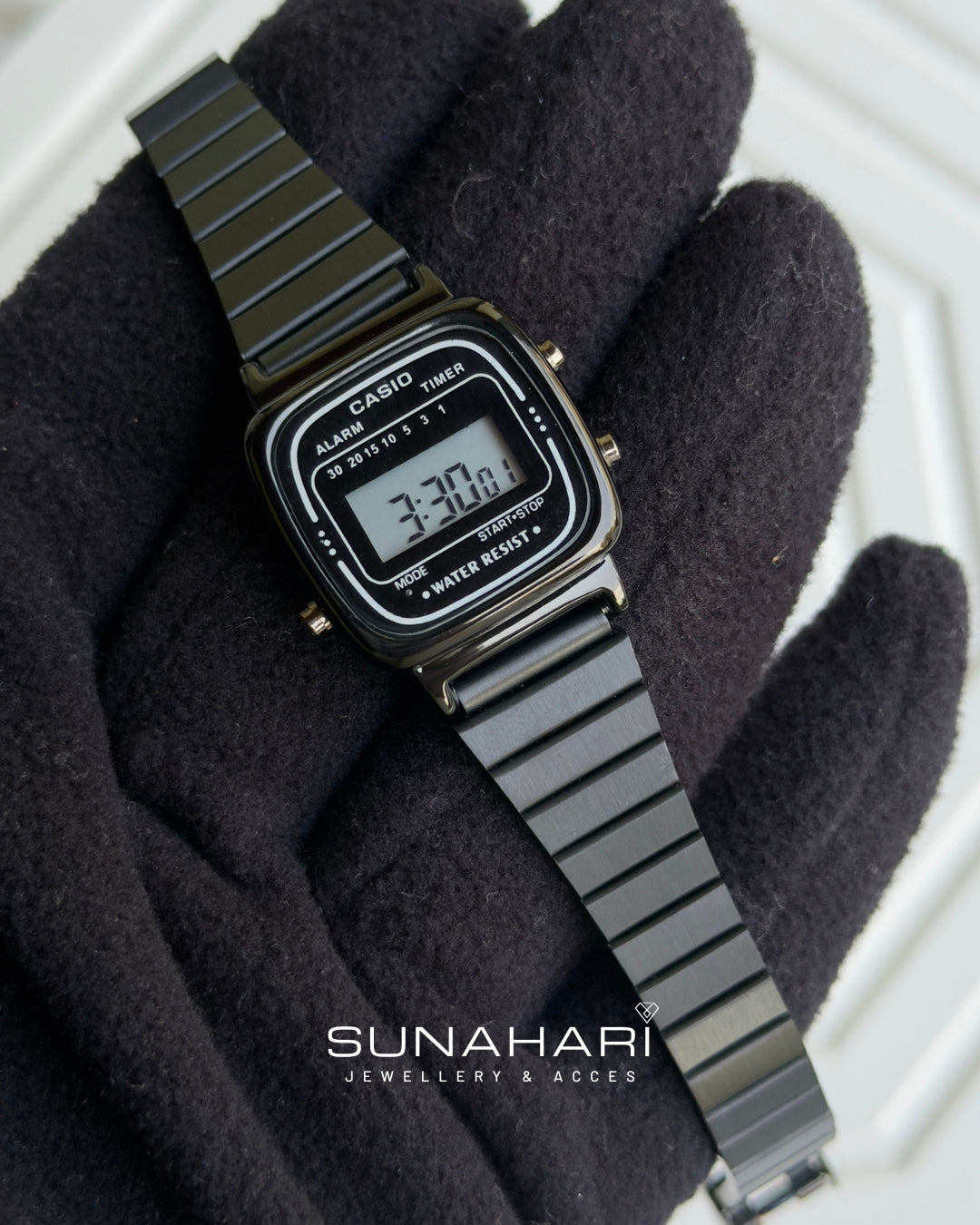 Vintage D124 Black (Digital Watch)