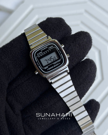 Vintage D124 Silver (Digital Watch)