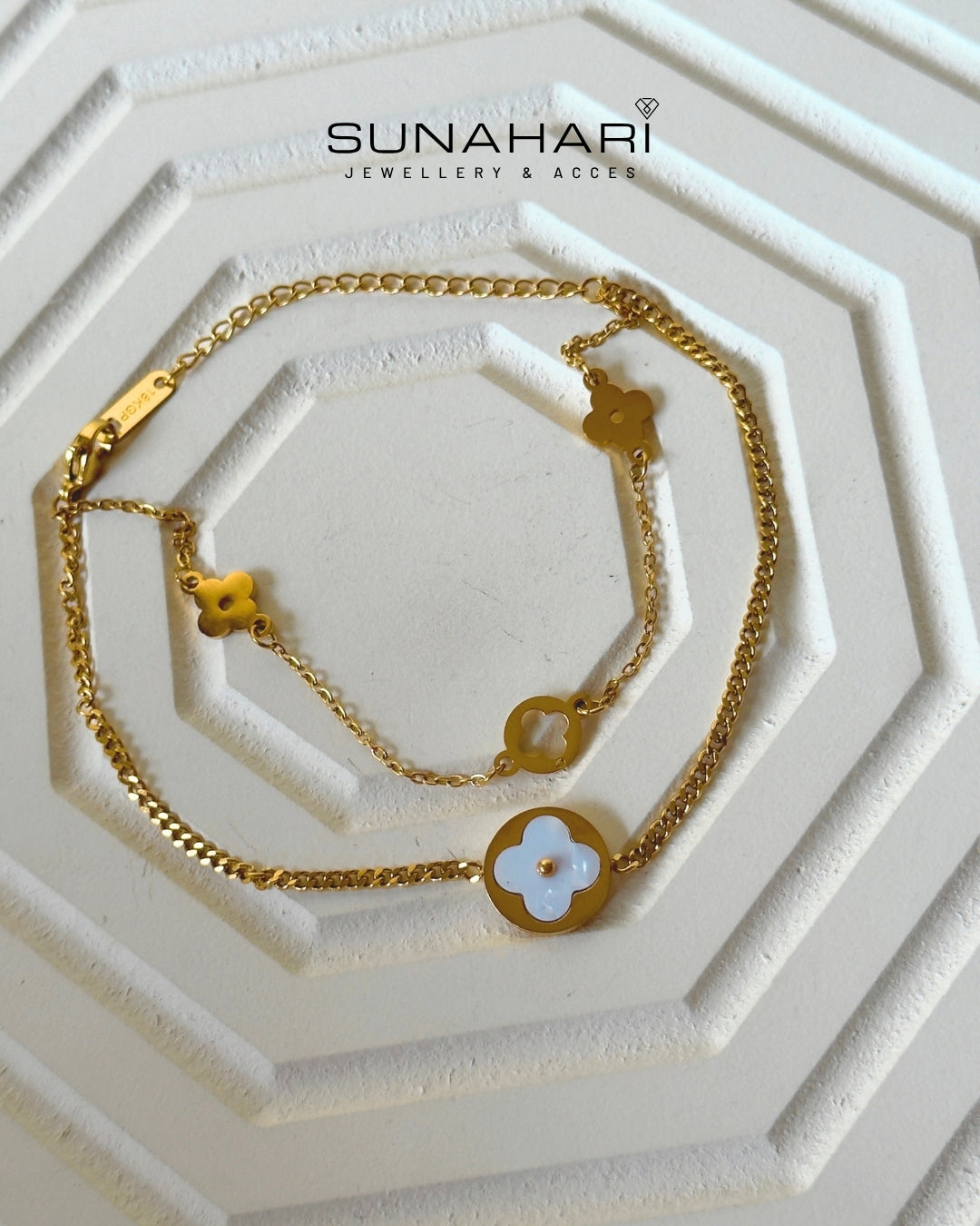 Clover Kiss Gold Bracelet