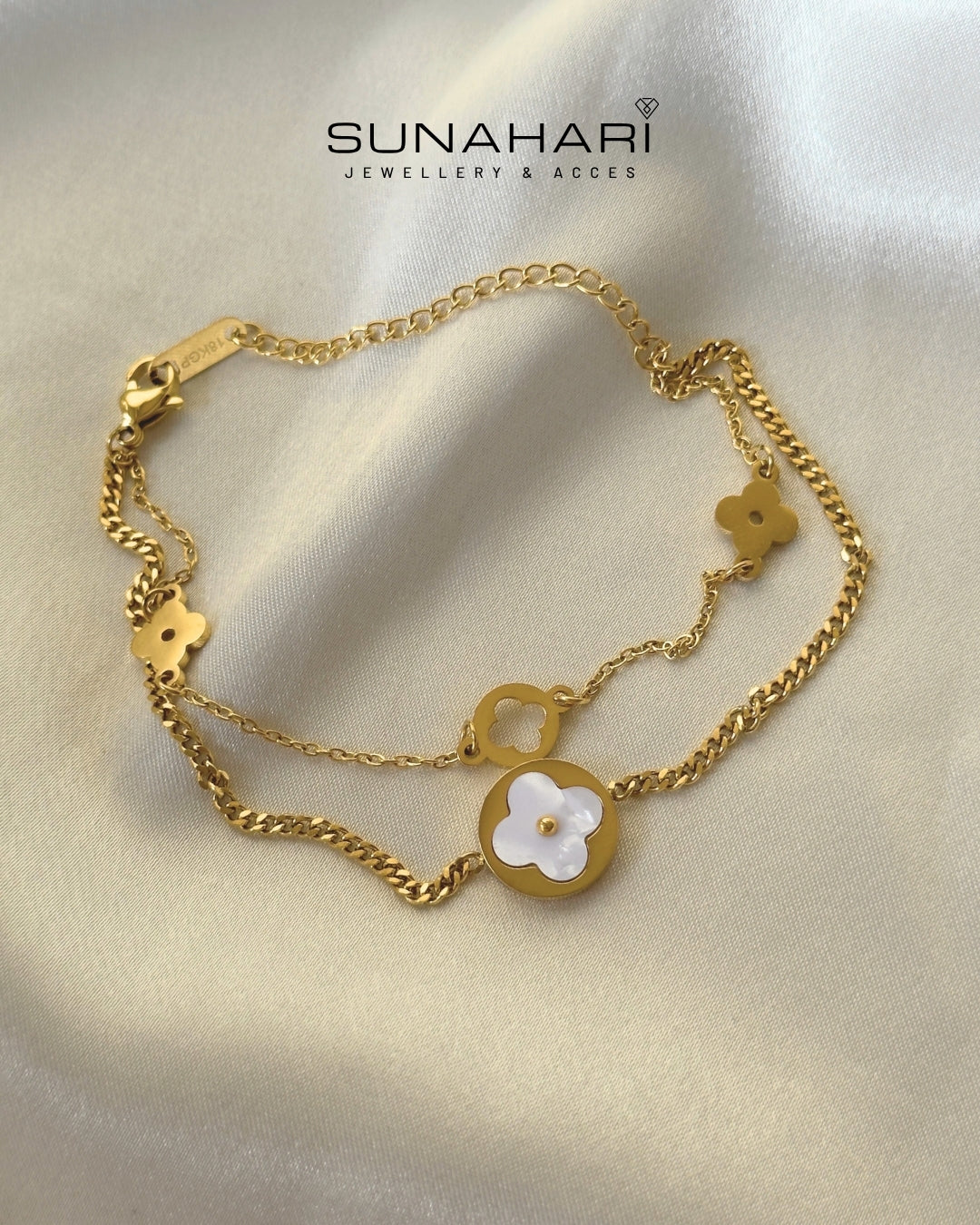 Clover Kiss Gold Bracelet