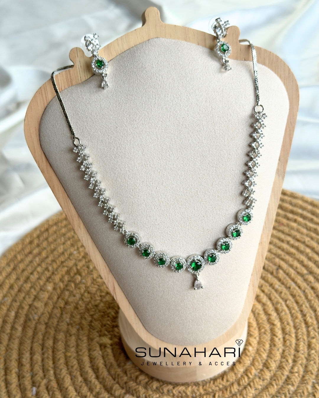 Round Solitaire Necklace - Green