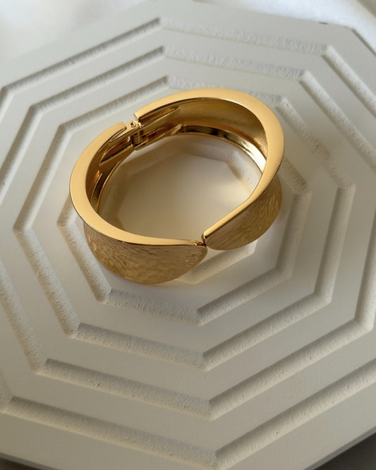 Leaf Openable Statement Bracele