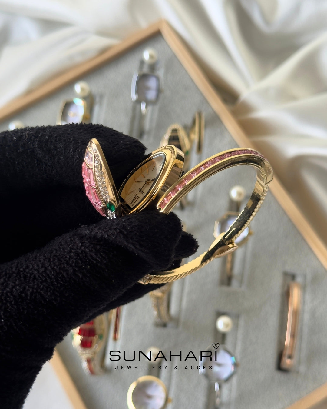 Serpenti Bracelet Watch – Blush Pink
