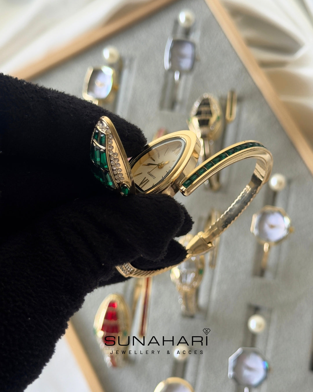 Serpenti Bracelet Watch – Emerald Green