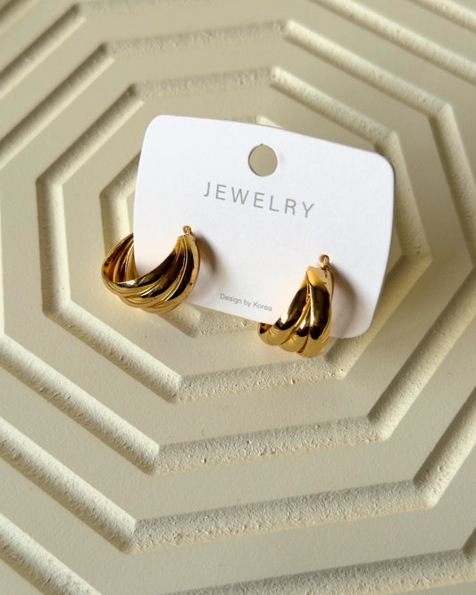 Effortlessness Golden Hoop Earrings