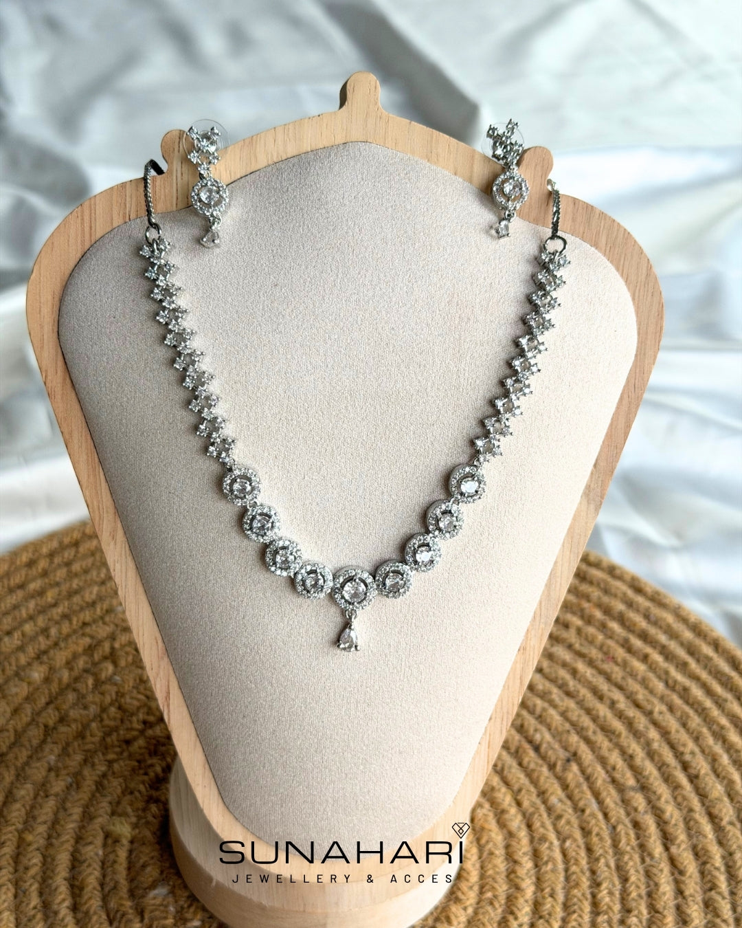 Round Solitaire Set - Silver