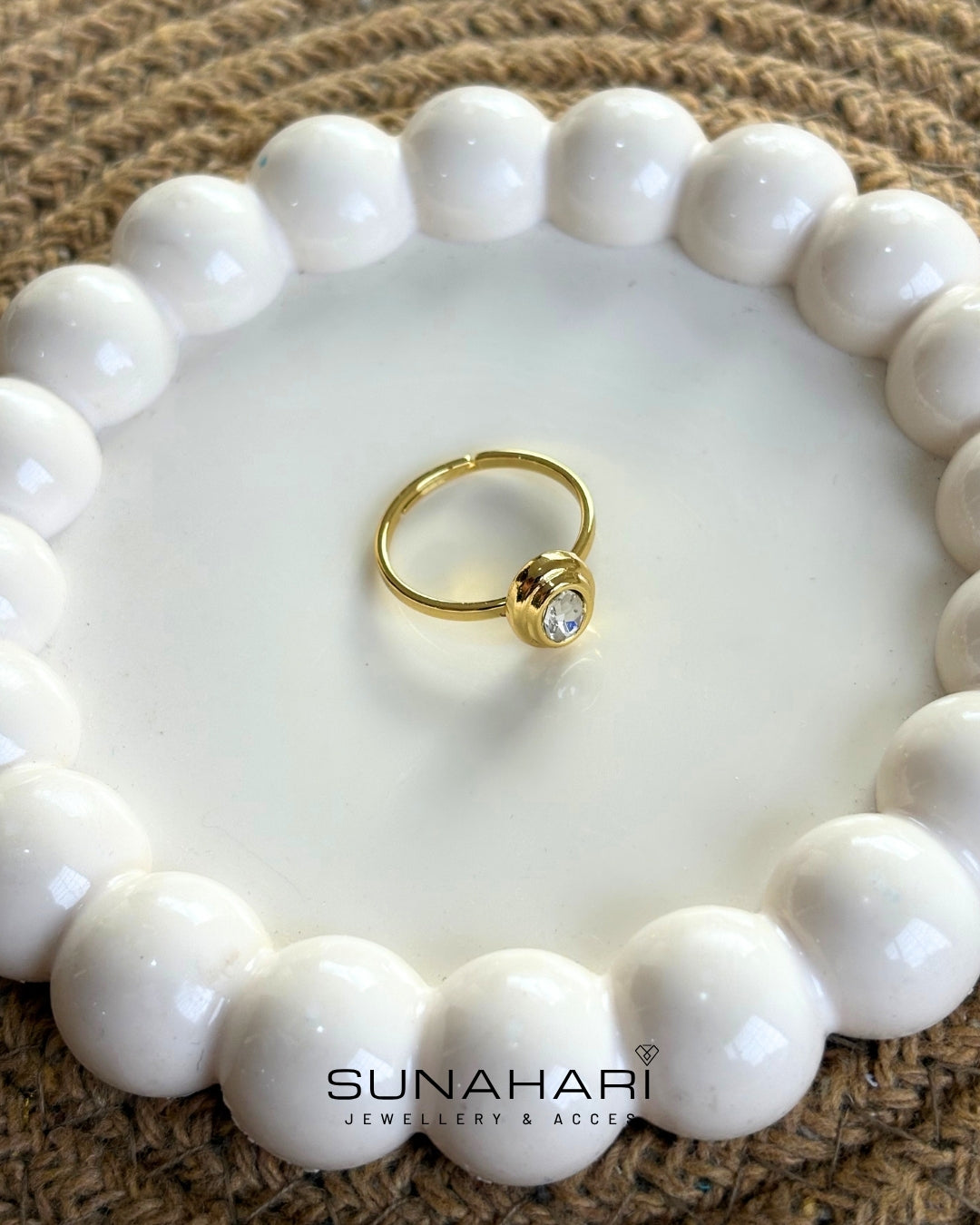 Modest Ring