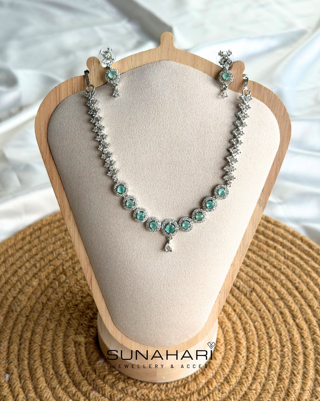 Round Solitaire Set - Aqua