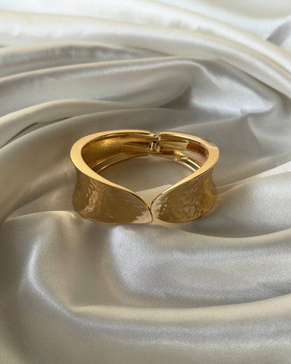 Leaf Openable Statement Bracele