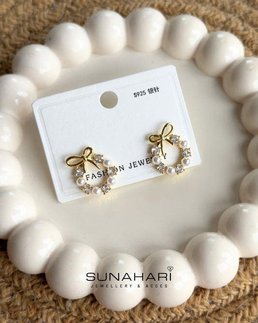 Flirt Alert Pearly Bow Earrings